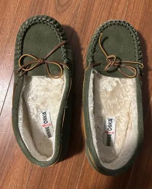 Minnetonka Moccasins Women’s 10 thumbnail 1