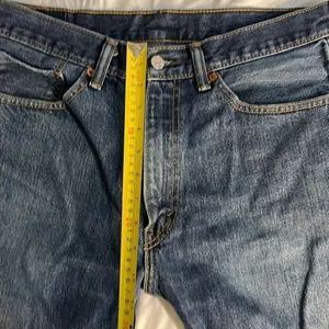 Levi’s 505 Denim Waist: 34, Inseam: 30 inches thumbnail 4