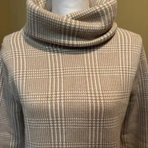 J. Crew Women's‎ Beige Sandstone Long Sleeve Funnelneck Sweater Size Medium thumbnail 3