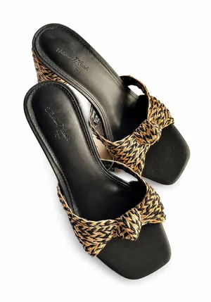 Universal Threads Sandals w/Block Heel-Size 6.5 thumbnail 1