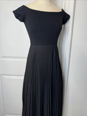 Alice + Olivia Black Off-Shoulder Pleated Maxi Skirt Dress thumbnail 4
