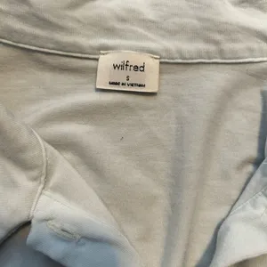 Aritzia Wilfred Button-Up Shirt Small thumbnail 3