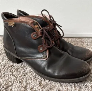 Pikolinos 41 / 10.5 Black Le Mans Leather Ankle Boots with Brown Accents thumbnail 1