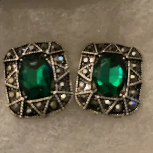Young Money Green‎ Post Earrings Green thumbnail 2