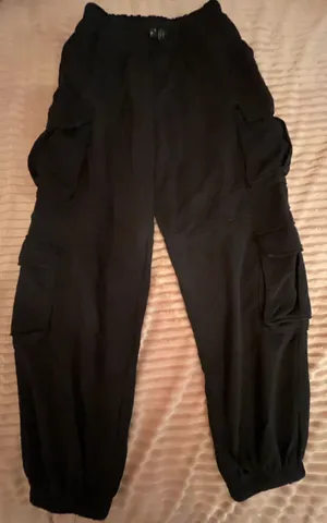 PacSun Black cargo sweatpants thumbnail 1