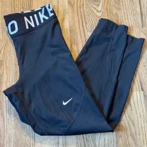 Nike Pro Women Black Cropped Training Leggings AO9972-010 Medium thumbnail 2