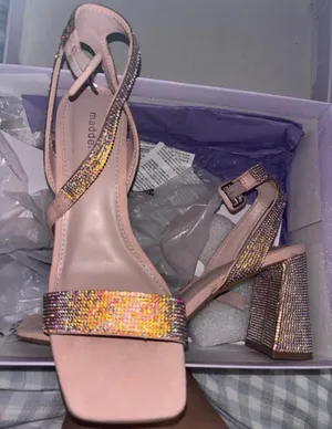 Pink heels with rhinestones thumbnail 1