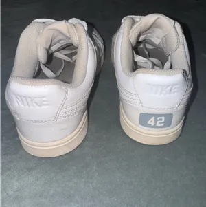 White Nike Shoes thumbnail 6