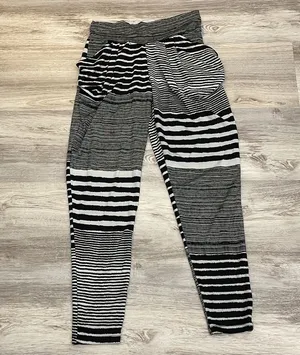 The Hanger Black & White Alternating Stripe Pattern Stretchy Pull On Pants M/L thumbnail 1