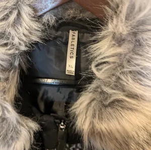 FABLETICS Waco Puffer Jacket Coat Women Size XL Midi Removable Faux Fur Collar thumbnail 7