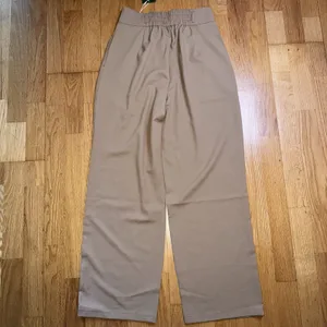 Halara Flex High Waisted Zipper Pocket Shirred Straight Work Pants Beige S NWT thumbnail 3