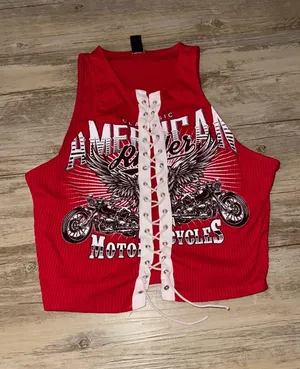 Graphic crop top thumbnail 1