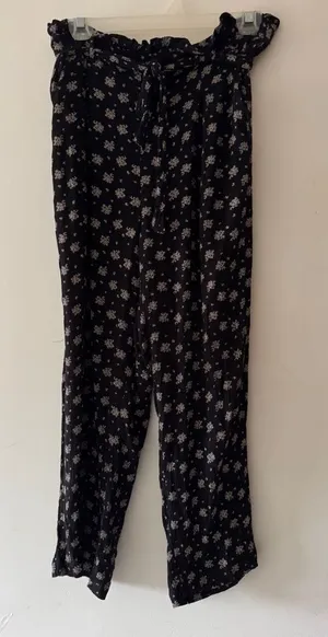 American Eagle Black Paperbag Elastic Waist Floral Women's Pants‎ thumbnail 1