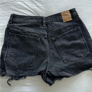Zara black denim shorts thumbnail 2