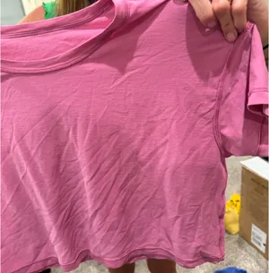 Lululemon cropped shirt thumbnail 3