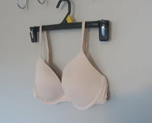 PINK Victoria's Secret wear everywhere t-shirt lightly lined bra in tan and pink size 34C. thumbnail 2