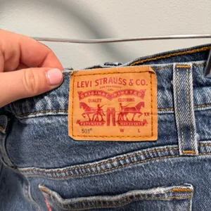 Levi's 501 Original Cut-Off Denim Shorts 27 Medium Wash Blue Button Fly Cotton thumbnail 4