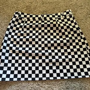 SheIn Black And White Checkered Skirt thumbnail 2