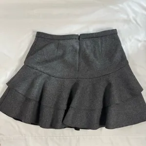 J Crew Flounce Mini Skirt Wool Size 6 Grey Tiered Ruffle Y2K Preppy Neutral thumbnail 6