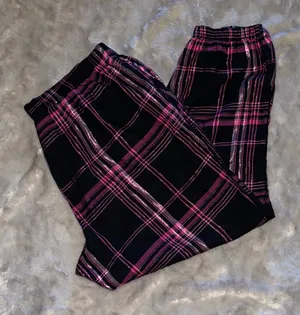 Victoria’s Secret Pink & Black Plaid Pajama Pants Size L/G thumbnail 1