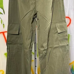 S133. PrettyLittleThing khaki cargo pants thumbnail 1