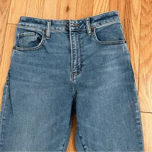 Abercrombie & Fitch The Super Skinny Mid Rise jeans. Size 27/4 thumbnail 2