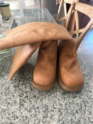 Cute fall boots Brown Size 8.5 thumbnail 2