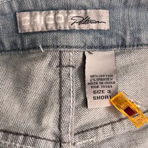 Chicos Bootcut Jeans Light Wash‎ 16 Or 3 Short thumbnail 5