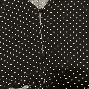 Wild fable szXXL LS blk white polka dots cropped button tie front blouse GUC thumbnail 6