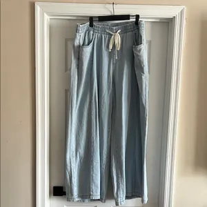 Universal Threads Light Wash Drawstring Wide Leg Jeans thumbnail 2