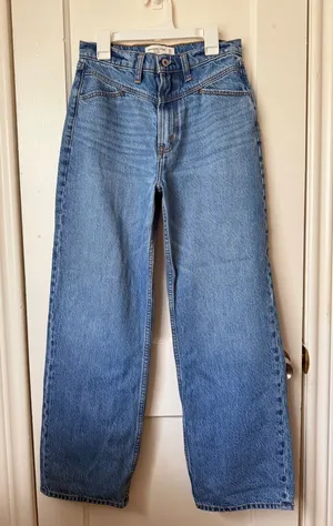 Abercrombie and Fitch the loose high-rise jeans thumbnail 1