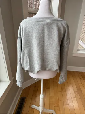 Universal Thread Gray Embroidered Heart Bubble Hem Cropped Crewneck Sweatshirt L thumbnail 3