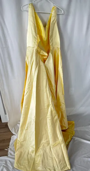 Pretty Yellow Prom/Homecoming Dress thumbnail 5