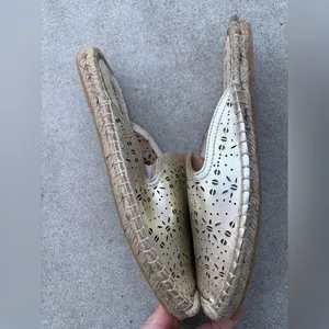 Soludos Gold Eyelet Floral Woven Mules Women’s Size 5.5 thumbnail 4