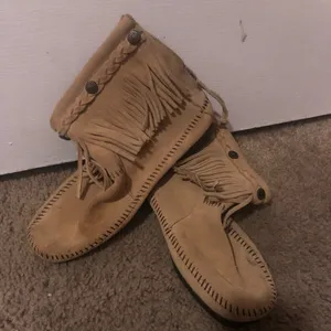 Minnetonka size 7 light brown moccasins thumbnail 3