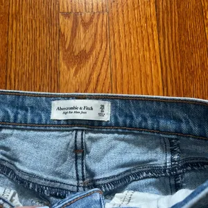 Abercrombie high rise mom jeans size 0 25r thumbnail 3