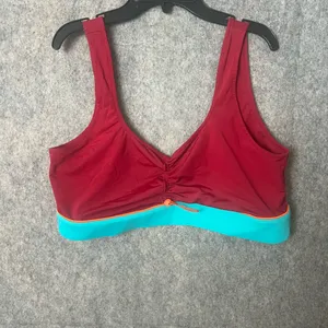 Fabletics‎ Women's XL Red Teal Fiona Low impact Sports Bra thumbnail 2