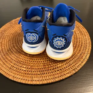 Nike Kyrie sisterhood Sneakers‎ thumbnail 3