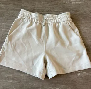 Lululemon Shorts thumbnail 1