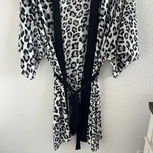 Victoria's Secret Kimono Robe Leopard Animal Print Neutral Black Trim M/L thumbnail 5