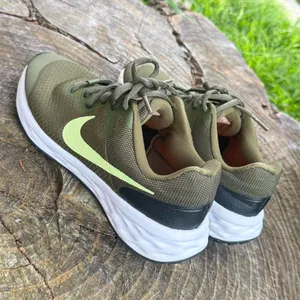 NIKE Revolution 6 NN – Smooth, Sustainable kids Running Shoes size 5.Y thumbnail 3
