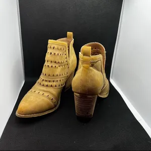 Mi‎ iM Boots Pre-owned, Lazer cut, leather uppers, boho vibe booties 7.5 thumbnail 5