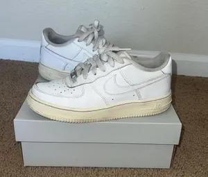 Nike Air Force 1 thumbnail 1