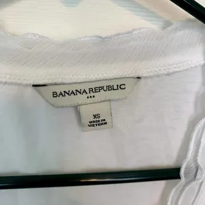 Banana Republic Women's Size XS White Scoop Neck‎ Tank Top thumbnail 2