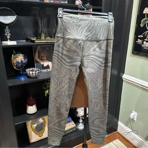 Beyond Yoga Printed Midi Leggings – Size M – Deep Olive Swirl thumbnail 2