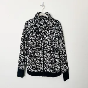 [Lululemon] Cozy Cuddle Up Fleur Sombre Floral Print Jacket Thumbholes Size 12 thumbnail 2