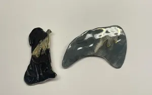 Lot Of 2 Hand Made Ceramic Brooch Pins Hand Painted - A Bird Hunting Dog thumbnail 1