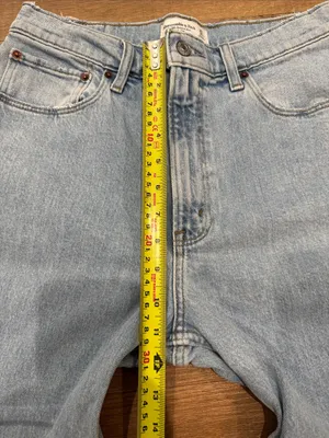 Abercrombie & Fitch Light Wash The 90s Relaxed Jeans High rise size 30 / 10 thumbnail 7