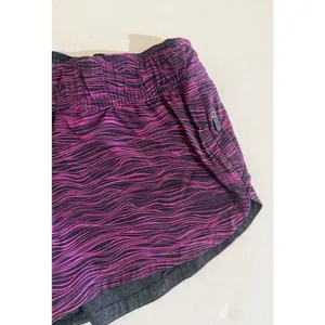 Fantastic Lululemon Hotty Hot Reversible Shorts Size 4 thumbnail 5