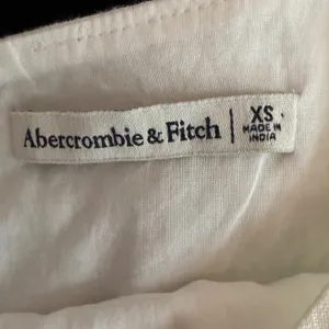 Abercrombie & Fitch White‎ Linen Blend Sleeveless Crop Blouse Keyhole Back XS thumbnail 4